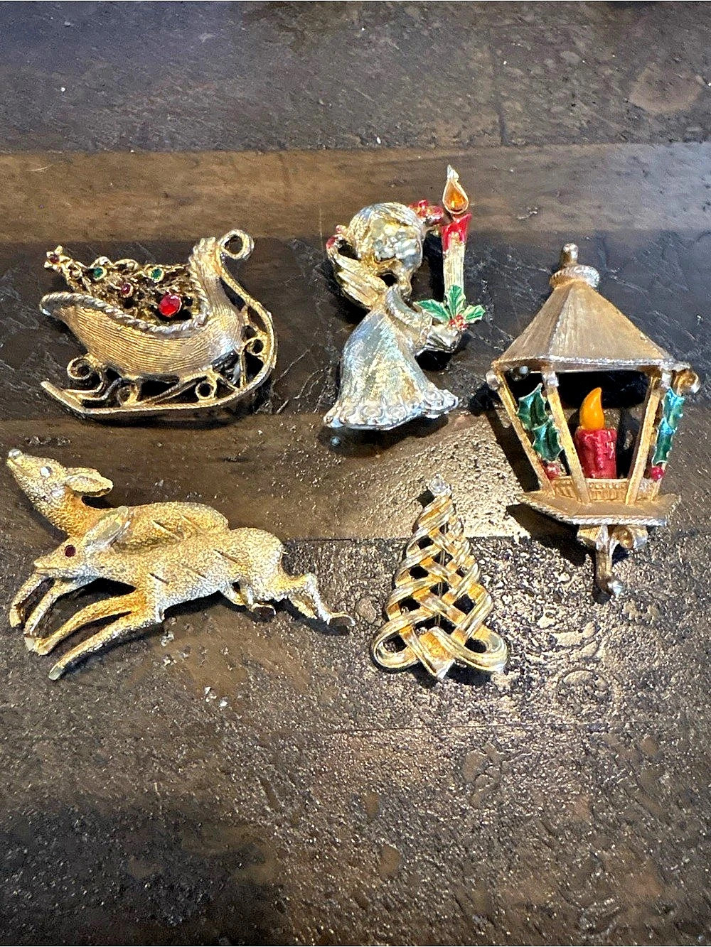 Mixed brooch lot Brooch Lot Gold Tone